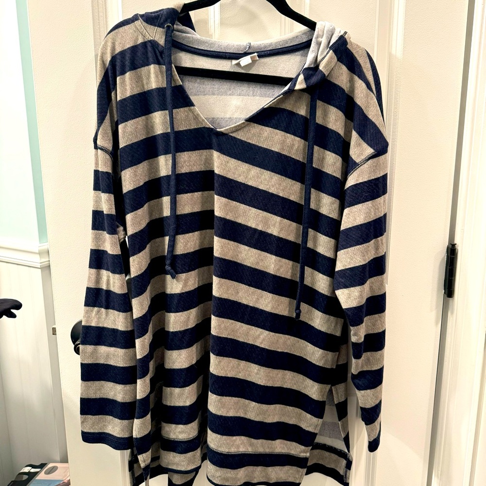 LulaRoe Eliza Navy and Gray Shirt